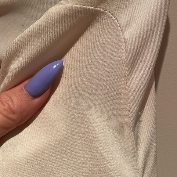 Ssense NWT theory mock neck 100% silk ivory long sleeve top small - Picture 6 of 10